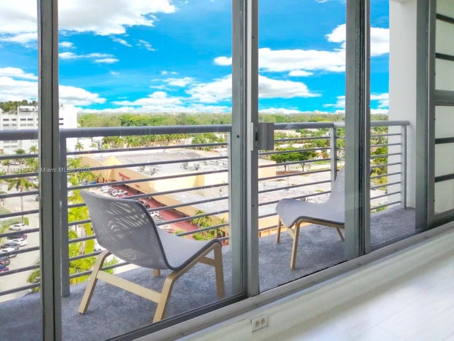 4 of 10 - 1720 Harrison St 10f, Hollywood, FL