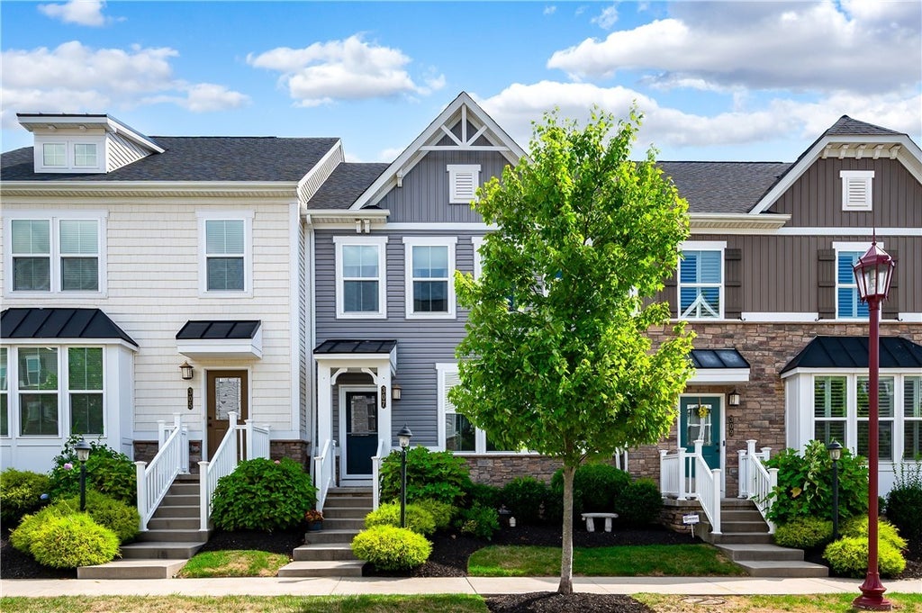 307 Cross Creek Drive, Cranberry