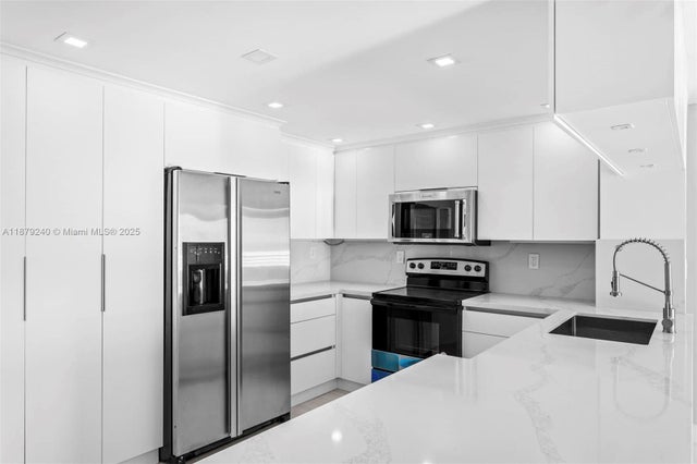 3 of 16 - 5555 Collins Ave 14n, Miami Beach, FL