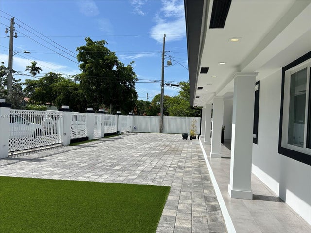4 of 56 - 400 Sw 47th Ave, Coral Gables, FL