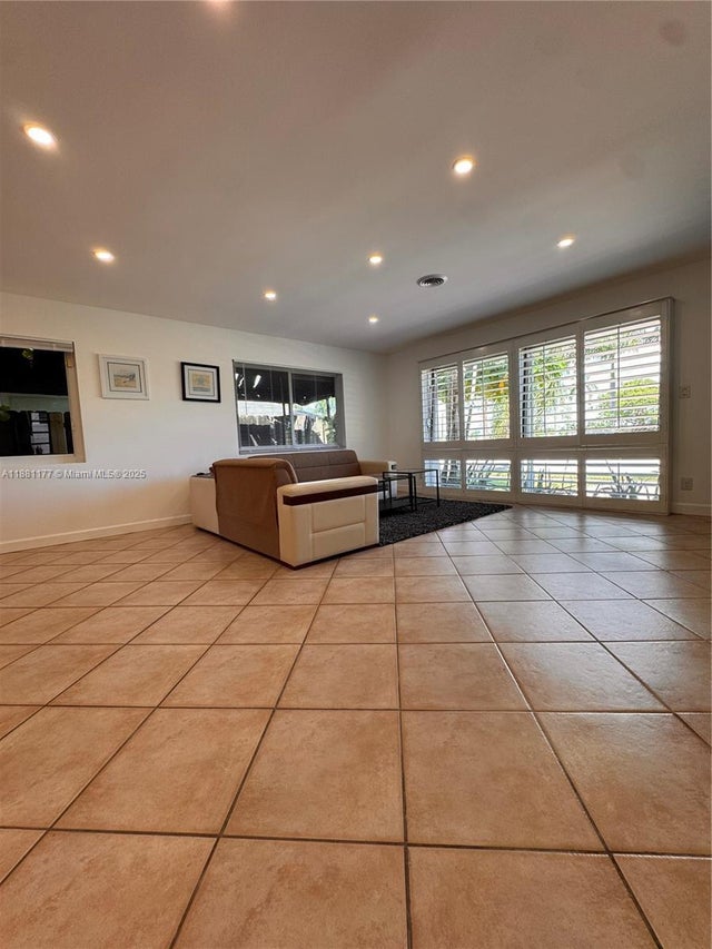 5 of 38 - 1406 Polk St, Hollywood, FL