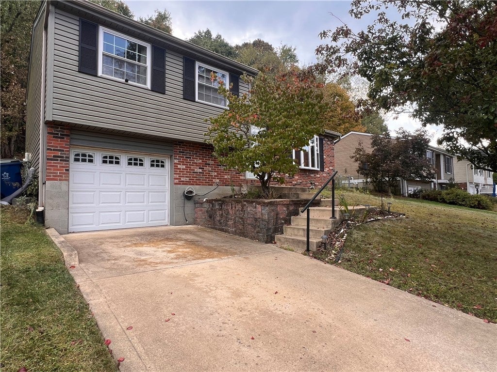 318 Tionesta Drive, Plum Boro