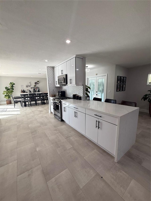 4 of 28 - 6860 Miami Lakes Dr, Miami Lakes, FL