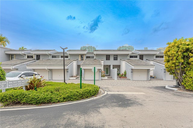 4 of 74 - 231 Poinciana Dr 401, Sunny Isles Beach, FL