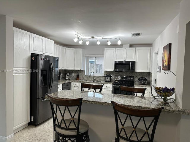 5 of 13 - 10610 Nw 22nd St, Pembroke Pines, FL