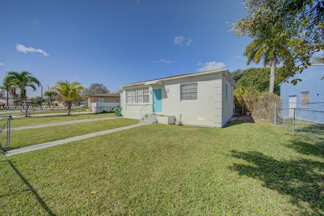 3 of 26 - 1471 Nw 93rd St, Miami, FL