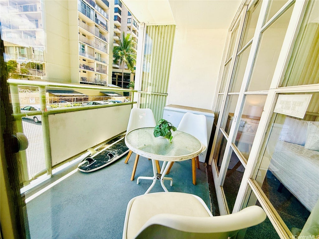 (unit #212) 445 Kaiolu Street, Honolulu
