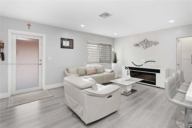 5 of 39 - 7280 Sw 13th St, Miami, FL