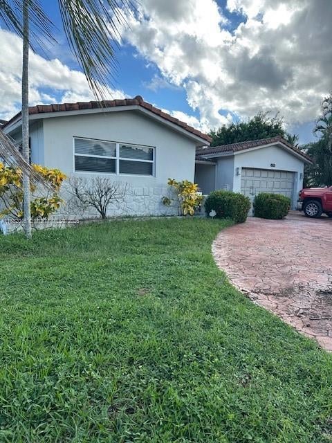 2 of 35 - 4700 Taft St, Hollywood, FL