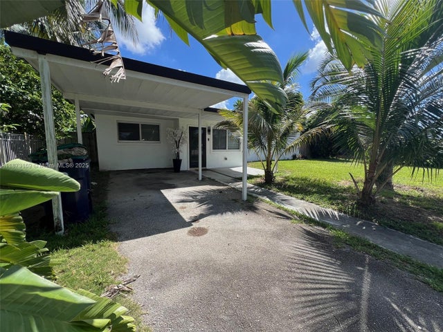 1 of 31 - 14721 Pierce St, Miami, FL
