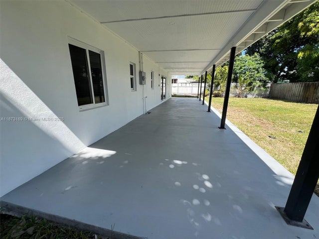 2 of 31 - 14721 Pierce St, Miami, FL