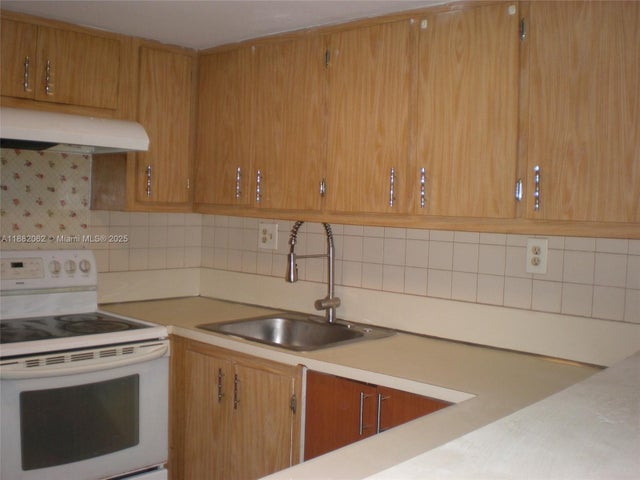 3 of 12 - 5855 Washington St 92, Hollywood, FL