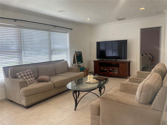 4 of 12 - 9361 Sw 16th St, Miami, FL