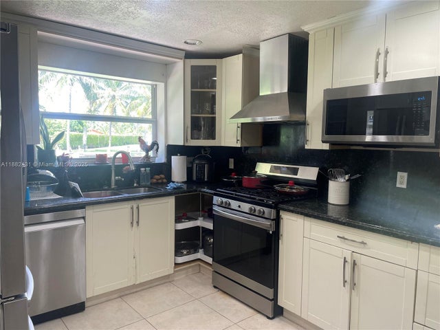 5 of 12 - 9361 Sw 16th St, Miami, FL