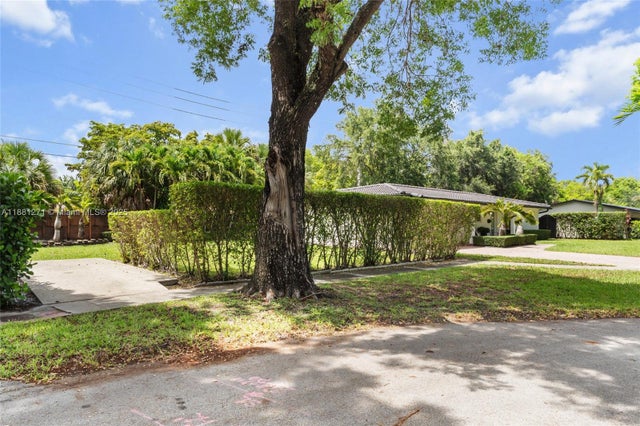2 of 44 - 6301 Lake Geneva Rd, Miami Lakes, FL