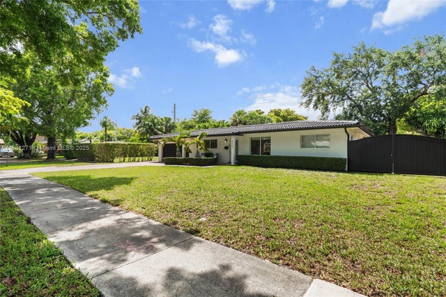 5 of 44 - 6301 Lake Geneva Rd, Miami Lakes, FL