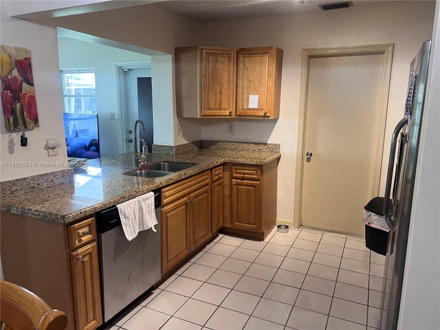 2 of 18 - 6806 Nw 75th Dr, Tamarac, FL