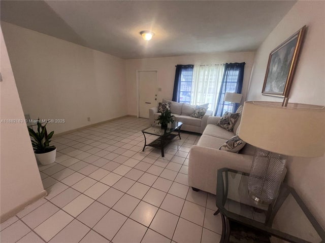 3 of 18 - 6806 Nw 75th Dr, Tamarac, FL