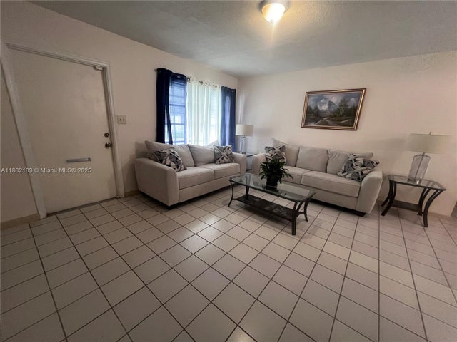 4 of 18 - 6806 Nw 75th Dr, Tamarac, FL