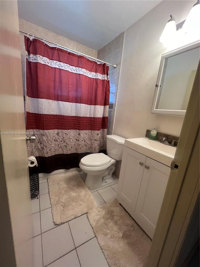 5 of 18 - 6806 Nw 75th Dr, Tamarac, FL