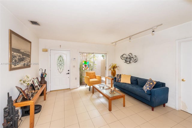 3 of 28 - 2920 Sw 1st Ave, Miami, FL