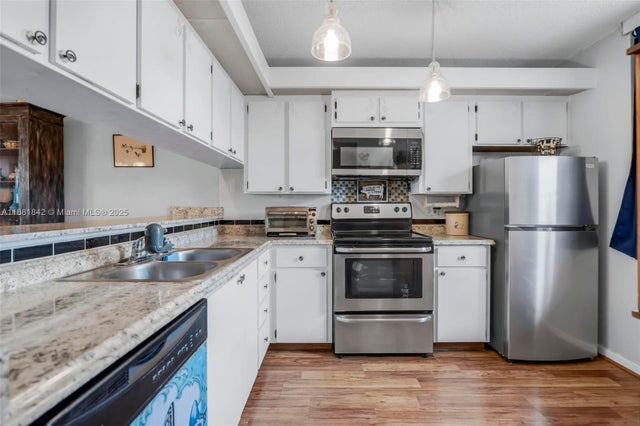 3 of 23 - 3826 Whitehall Dr 405, West Palm Beach, FL