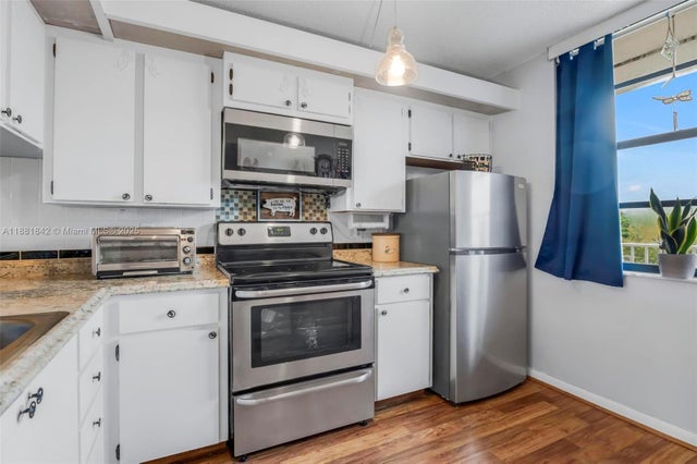 4 of 23 - 3826 Whitehall Dr 405, West Palm Beach, FL