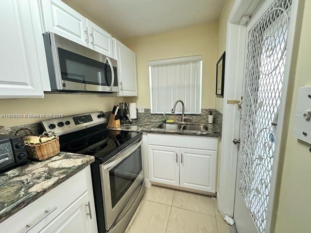 5 of 20 - 5300 Washington St I208, Hollywood, FL
