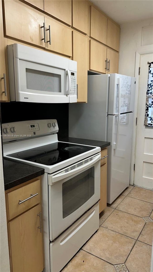 4 of 11 - 1475 Ne 125th Ter 510b, North Miami, FL