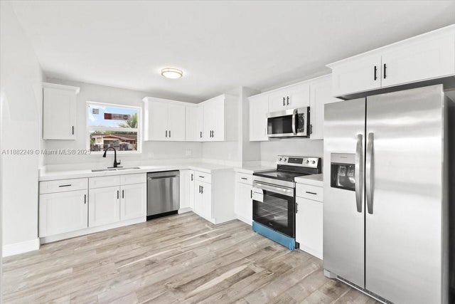 4 of 31 - 4131 Nw 13th Ave, Oakland Park, FL