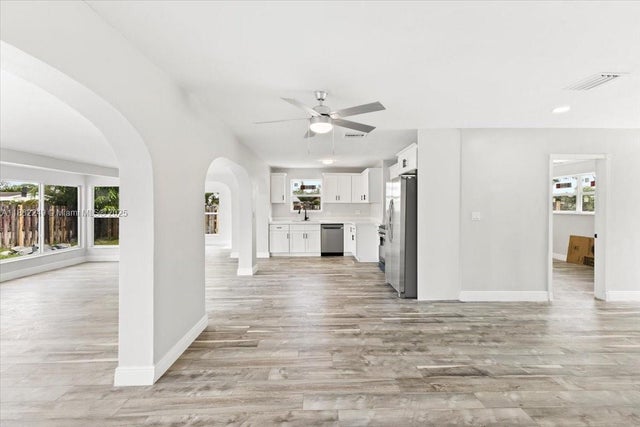 5 of 31 - 4131 Nw 13th Ave, Oakland Park, FL