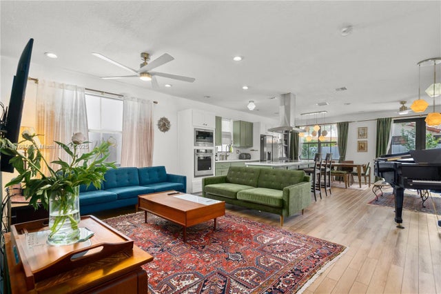 4 of 44 - 1023 Nw 100th Ave, Miami, FL