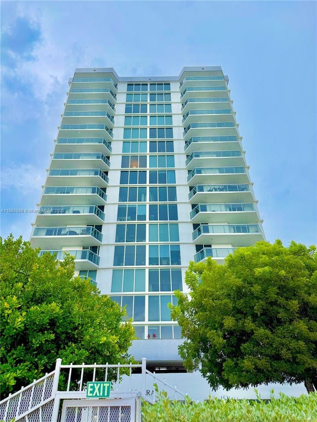 2 of 71 - 2401 Collins Ave 611, Miami Beach, FL