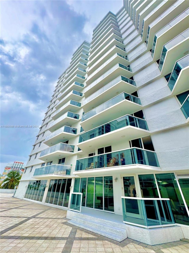 3 of 71 - 2401 Collins Ave 611, Miami Beach, FL