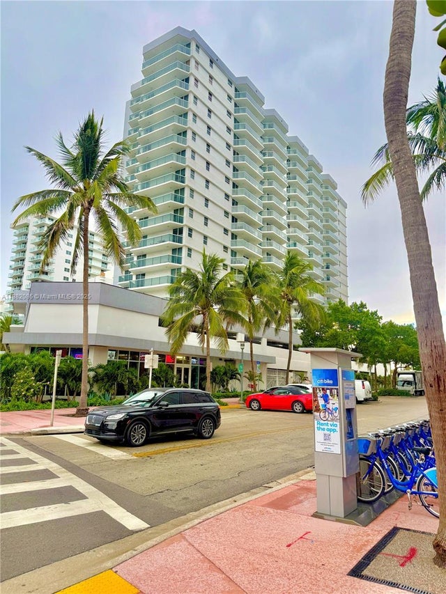 4 of 71 - 2401 Collins Ave 611, Miami Beach, FL