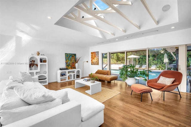 4401 Sanders St, Hollywood