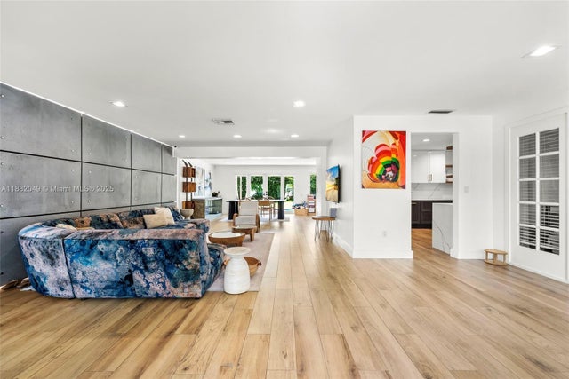 3 of 51 - 21000 Ne 18th Ct, Miami, FL