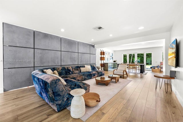 4 of 51 - 21000 Ne 18th Ct, Miami, FL