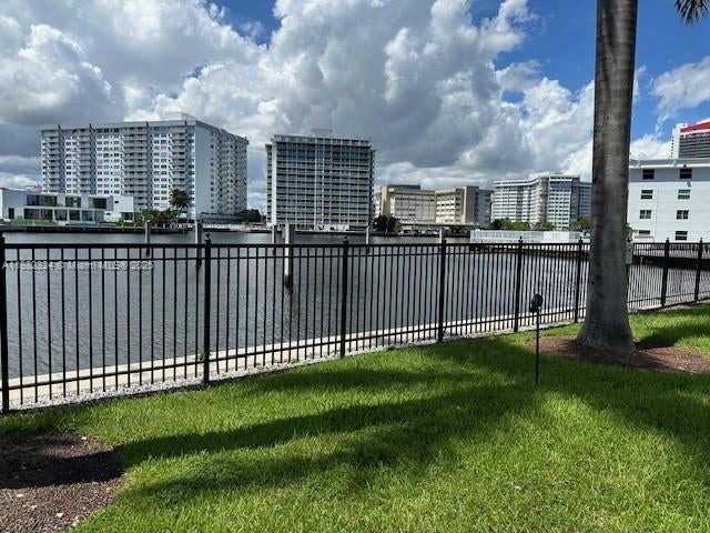 4 of 7 - 1945 S Ocean Dr C9, Hallandale Beach, FL