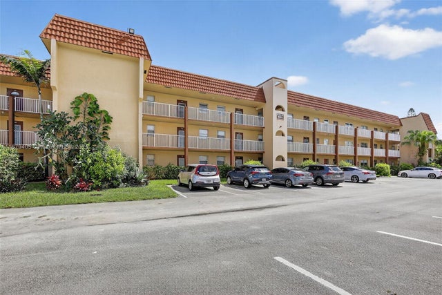 5 of 29 - 8951 Sunrise Lakes Blvd 105, Sunrise, FL
