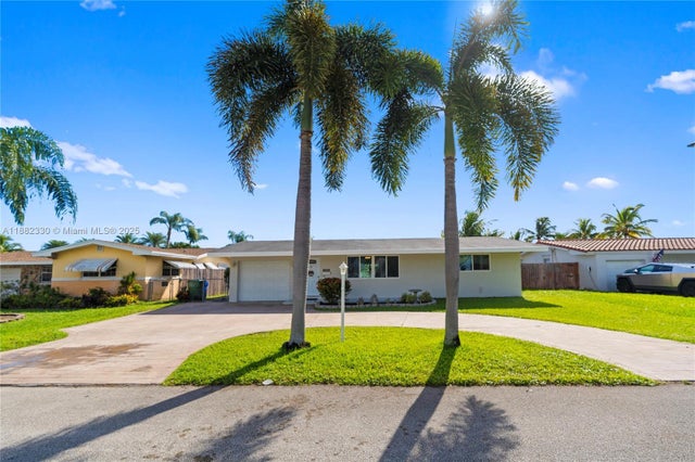 1 of 35 - 1301 Nw 87th Way, Pembroke Pines, FL