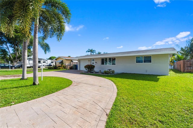 4 of 35 - 1301 Nw 87th Way, Pembroke Pines, FL