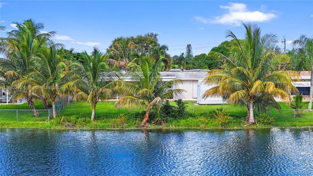 5 of 35 - 1301 Nw 87th Way, Pembroke Pines, FL
