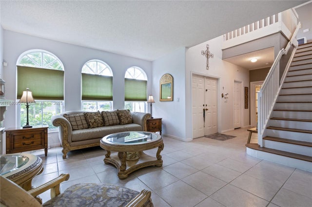 4 of 47 - 13704 S Garden Cove Cir, Davie, FL