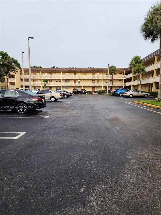 2 of 15 - 5750 Nw 64th Ave 303, Tamarac, FL