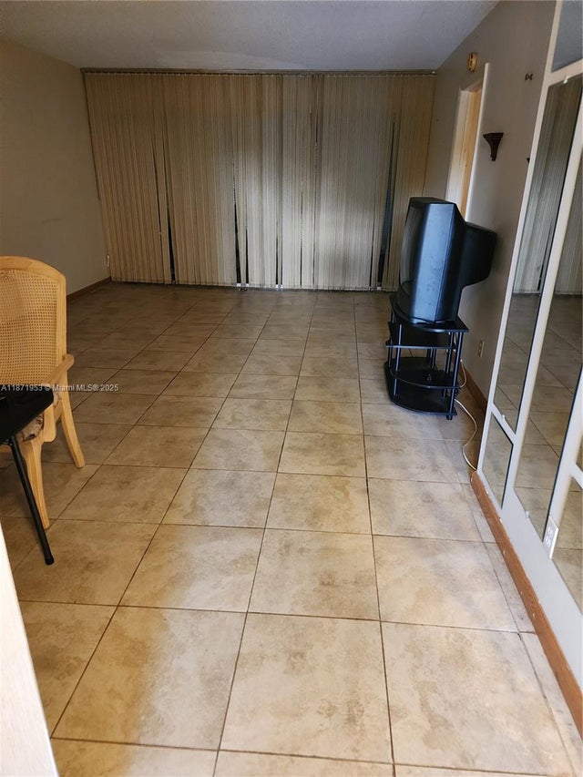 3 of 15 - 5750 Nw 64th Ave 303, Tamarac, FL