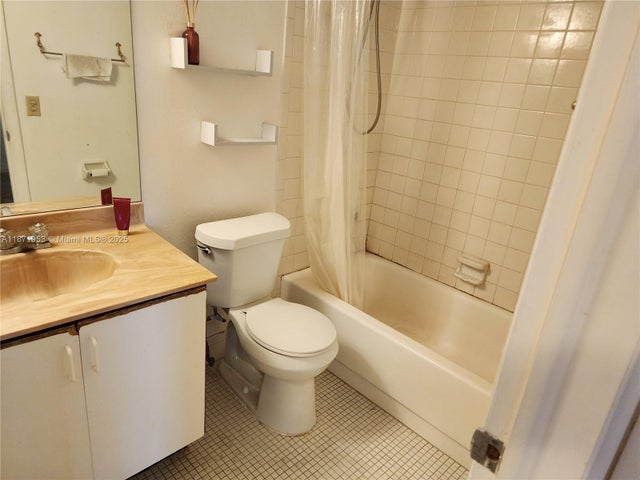 5 of 15 - 5750 Nw 64th Ave 303, Tamarac, FL