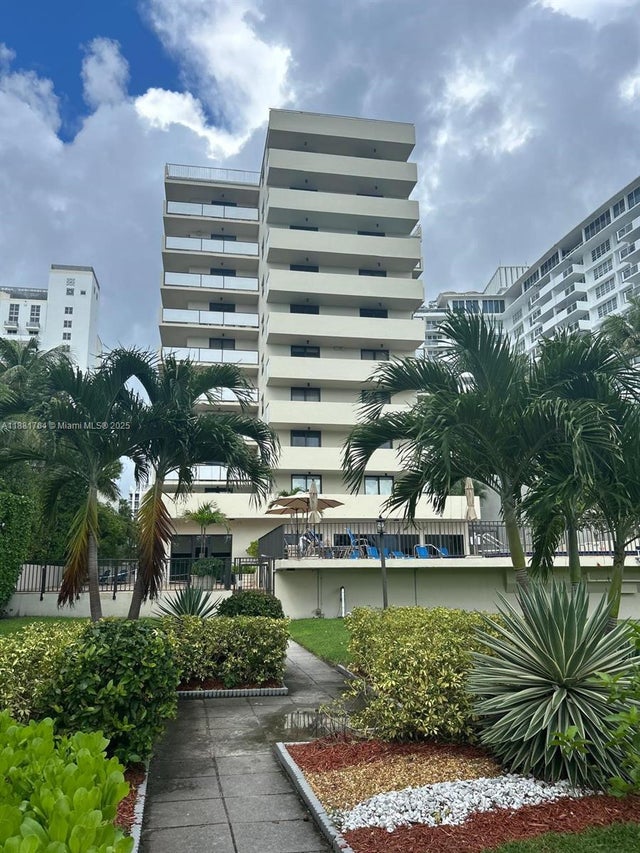 2 of 21 - 1621 Collins Ave 701, Miami Beach, FL