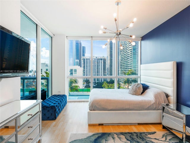 2 of 18 - 480 Ne 30th St 1103, Miami, FL