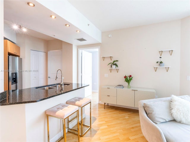 5 of 18 - 480 Ne 30th St 1103, Miami, FL